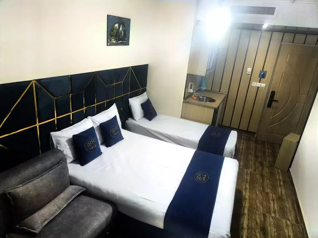 Alibaba https://cdn.alibaba.ir/ostorage/hotel-accommodation-images/69d3848a1c3fc56fd6b85fb7_سه تخته.webp